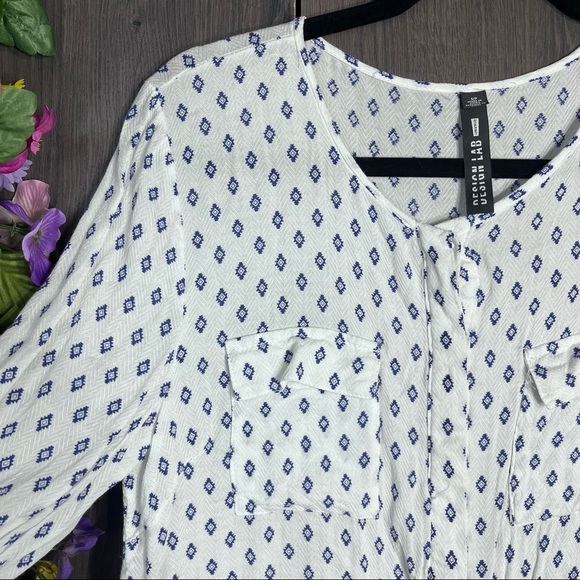 +💙2/$40💙Design Lab Printed Button Down Long Sleeve Blouse Size Small - Picture 8 of 15